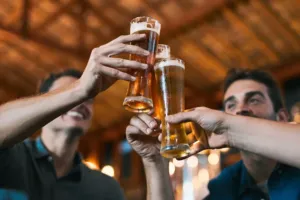 Každé desetiletí pijeme méně hořké pivo: Nový výzkum ukazuje, co stojí za proměnou chuti populace