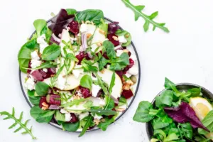 Jsou balené saláty bez rizik? Modifikovaná atmosféra udržuje vzhled salátu, ale nebrání mikrobiálnímu růstu