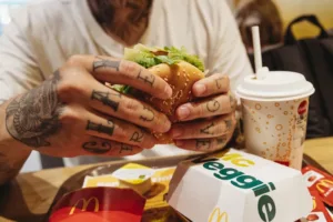 McPlant neobstál, lidé raději sáhnou po Big Macu: McDonald’s v USA vegetariánské burgery ruší