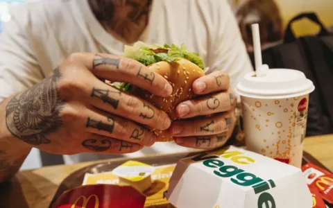 McPlant neobstál, lidé raději sáhnou po Big Macu: McDonald’s v USA vegetariánské burgery ruší