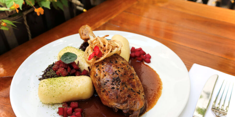 Na svatého Martina husa nesmí chybět. Tradice, která přežila staletí, má hlubší smysl než jen křupavou kůži