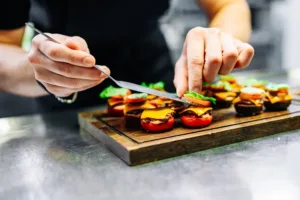 Když televize učila vařit z přídělových lístků: Příběh prvního kulinárního fenoménu, který přežil i digitální dobu