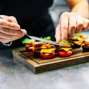 Když televize učila vařit z přídělových lístků: Příběh prvního kulinárního fenoménu, který přežil i digitální dobu