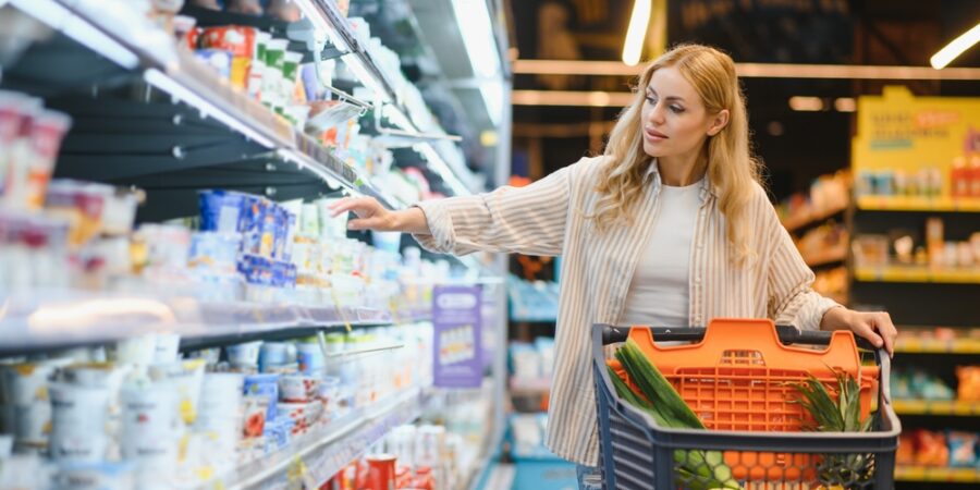 Podobnost čistě náhodná? Kdepak! Obchodníci dobře vědí, které potravině dát který barevný obal