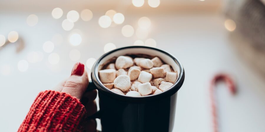 Zkuste marshmallows jinak: Vánoční cappuccino, exotické špízy i cukrářská magie