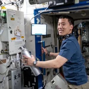 Na světě je první vesmírný burger: Astronaut na ISS vytvořil vlastní verzi fastfoodové klasiky.