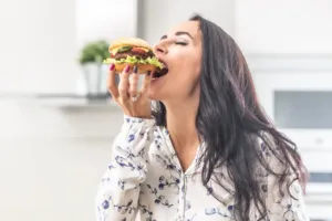 Hamburger není americký, připlul z Hamburku! A dneska má svůj den