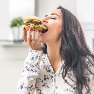 Hamburger není americký, připlul z Hamburku! A dneska má svůj den
