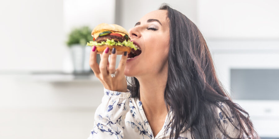 Hamburger není americký, připlul z Hamburku! A dneska má svůj den