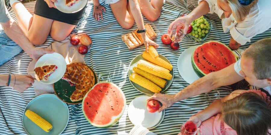 Dnes je piknikový den! Svátek sounálžitosti u dobrého jídla a společenské rovnosti