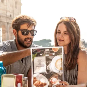 Zkratka MKT v menu vás může stát skoro víc než kabelka: Objevte fintu zahraničních restaurací