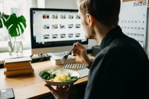 Chytré jídlo pro chytré hlavy: Co potřebuje mozek, když pracujete v kanceláři? Základem jsou kvalitní potraviny