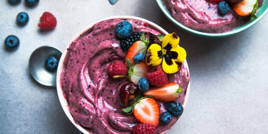 Acai je cenným zdrojem polyfenolů, udělejte si třeba bowl