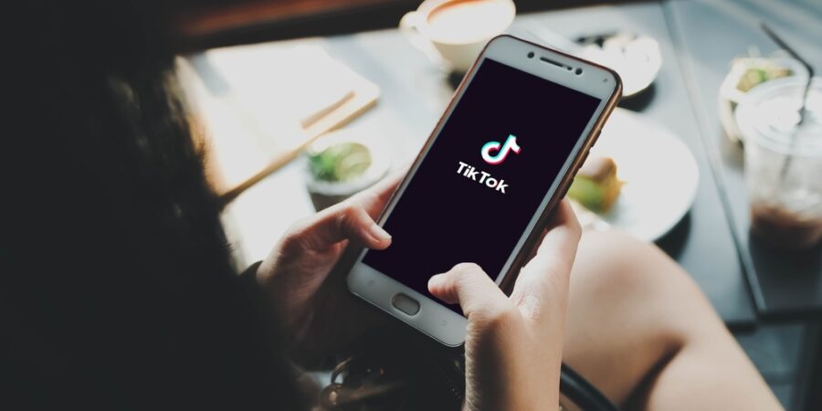 Tik Tok na talíři není vždycky výhra: „Zdravé“ trendy mladých mohou vést i k extrémům