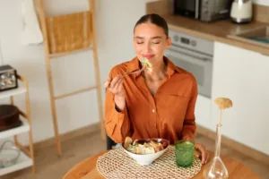 K olivám se musíte projíst, aromatické sýry budete možná nesnášet celý život. Co ovlivňuje chuťové volby?