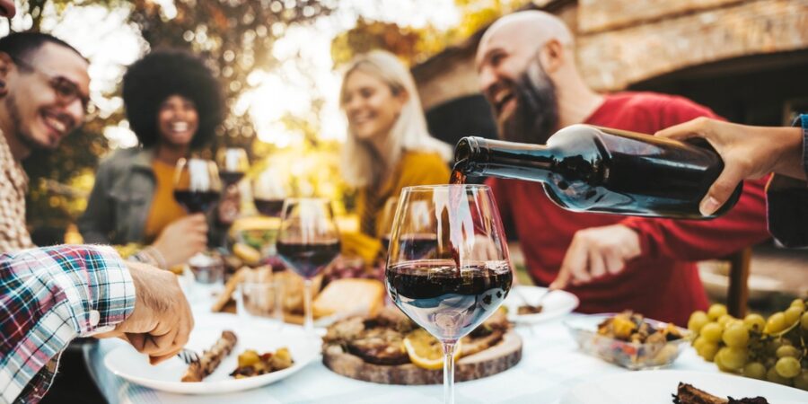 Italská kuchyně není past na kila, ale možná klíč ke zdraví a dlouhověkosti. Proč převzít životní styl Sardinie?