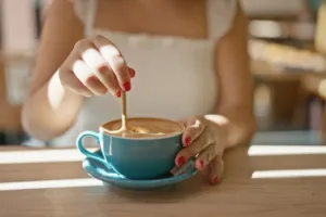 Káva neovlivňuje jen vaši bdělost, ale možná i způsob, jak vaše geny řídí metabolismus