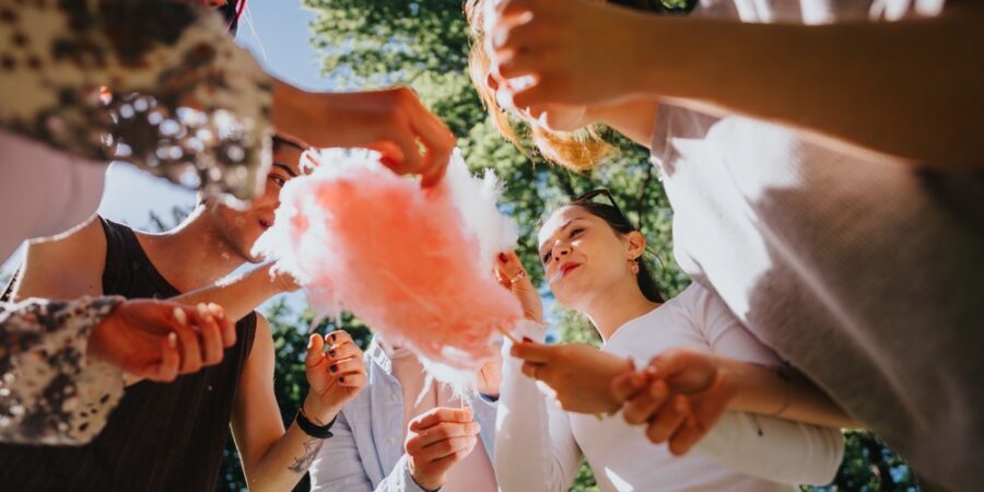 Dnes je den cukrové vaty. Oblíbená sladkost vznikla u zubaře