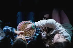 Popcorn do mikrovlnky dětem „do ruky“ nepatří! Může obsahovat vysoce nebezpečnou látku