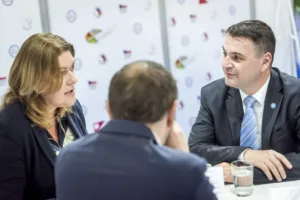 Prezidentka Večeřová na Zemi Živitelce: Po kritice byrokracie už jedná s eurokomisařem Hansenem o změnách
