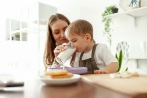 Z farmy až na infekční oddělení: Co ukázal největší případ salmonely z mléka za poslední roky?