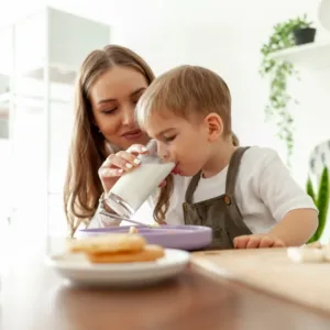 Z farmy až na infekční oddělení: Co ukázal největší případ salmonely z mléka za poslední roky?