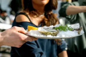 5. srpna slavíme Světový den ústřic. Co všechno skrývá tato mořská delikatesa?