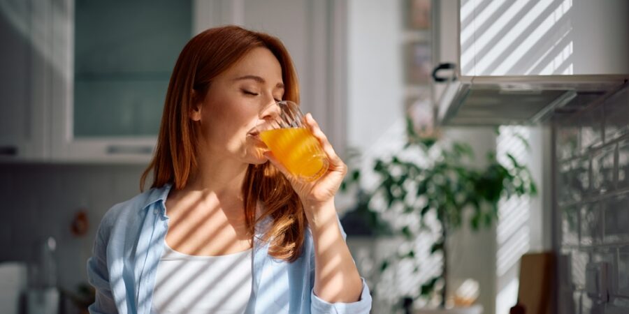 Džusový detox má zbavit tělo toxinů a podpořit hubnutí: Proč před ním odborníci ale varují?