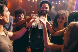 Pití podle playlistu: Jak rytmus a decibely určují rychlost konzumace alkoholu?