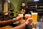 Celý svět se učí čepovat pivo od nejlepších. Plzeňský program Brewery Tapster vychovává zahraniční výčepní