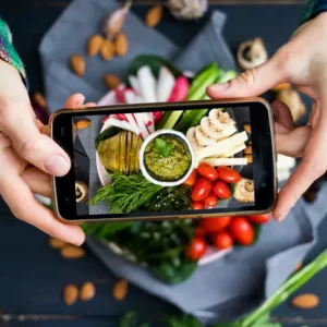 AI už i na talíři. Plánujete jídelníček s ChatGPT? Odborníci na výživu varují před slepou důvěrou