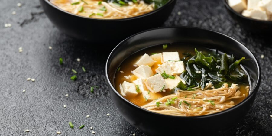 Miso polévka má pověst zázračného elixíru: podporuje imunitu, prospívá střevům a chrání srdce