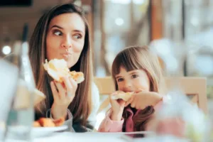 Není lepší den na to si dát pizzu! Slaví totiž svůj den – a Italové se nemohou dívat na to, jak ji svět ničí banánem, ananasem či čokoládou