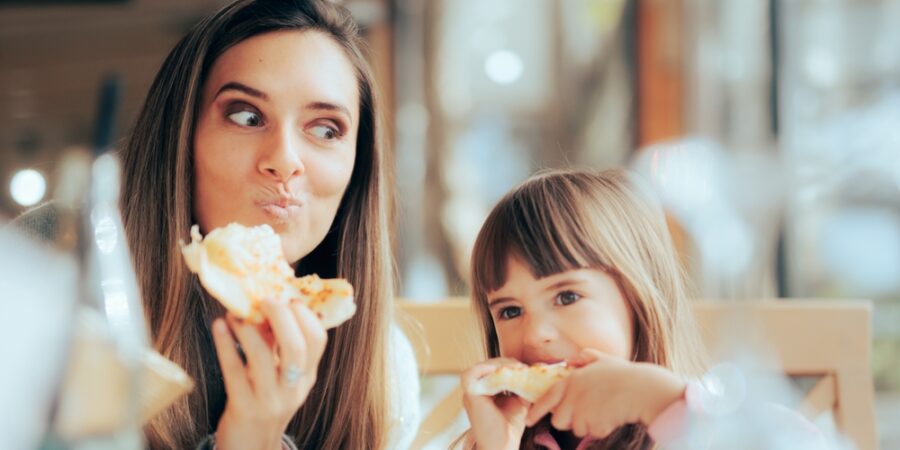 Není lepší den na to si dát pizzu! Slaví totiž svůj den – a Italové se nemohou dívat na to, jak ji svět ničí banánem, ananasem či čokoládou