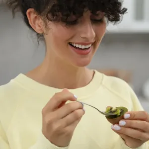Ne a ne zabrat? Zkuste noční rituál s kiwi. Vědecké důkazy dokládají, že zkvalitňuje spánek