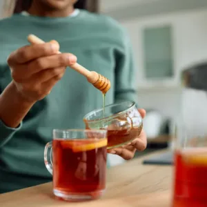 Med patří mezi výjimečné potraviny, které vydrží čerstvé a poživatelné i několik let: V čem je kouzlo?