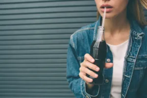 Light a zero limonády rozhodně nejsou „zdravé“. Kolik „coly bez cukru“ už škodí, odhalují odborníci