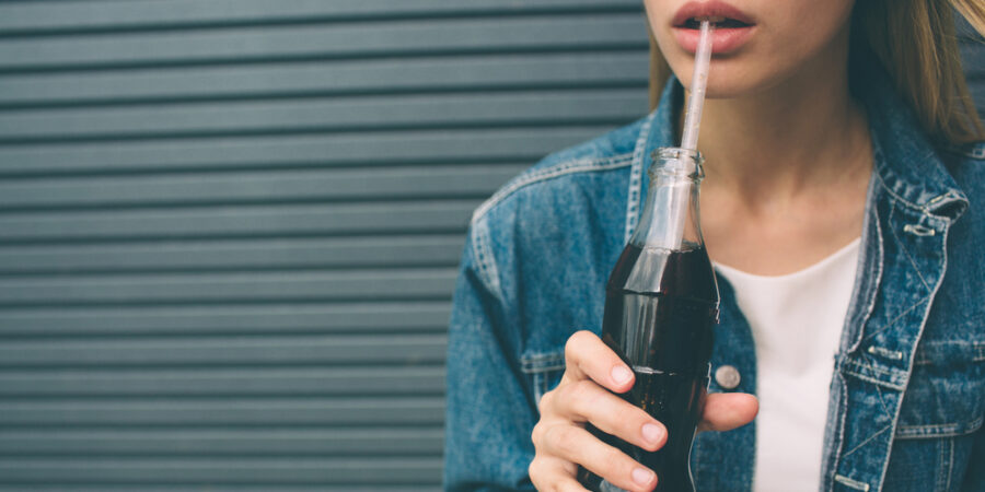 Light a zero limonády rozhodně nejsou „zdravé“. Kolik „coly bez cukru“ už škodí, odhalují odborníci