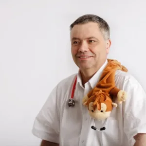 Přetopený byt a málo času stráveného venku oslabí dětskou imunitu víc než chlad, říká pediatr MUDr. Richard Rýznar