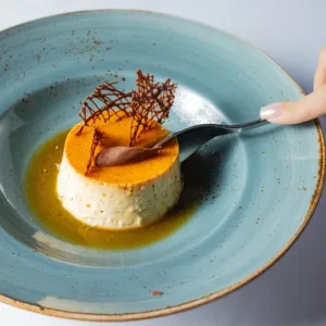 Sladká cesta staletími: Crème caramel si získal krále, mořeplavce i cukráře dneška