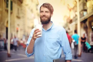 Strach z tučných milkshaků? Nová studie naznačuje, že mohou narušit nitrolební cévy: Pravda, nebo mýtus?