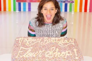 Cukrářka Amirah Kassem proměnila vybuchující dorty v trend, který zasáhl sociální sítě po celém světě