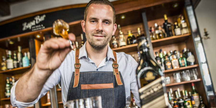 Český barman dobyl Evropu. Martin Vogeltanz triumfoval s koktejlem Green Peace