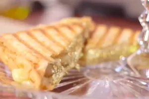 Sendvič slaví svůj den. Ten nejmenší stojí pět tisíc a v New Yorku ho podávají se zlatem