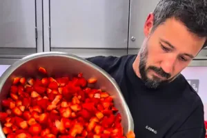 Naprosto dokonalé ovoce ve skutečnosti není ovoce. Mistr ovocných dezertů Cédric Grolet mění zákonitosti cukrařiny