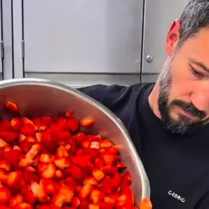 Naprosto dokonalé ovoce ve skutečnosti není ovoce. Mistr ovocných dezertů Cédric Grolet mění zákonitosti cukrařiny