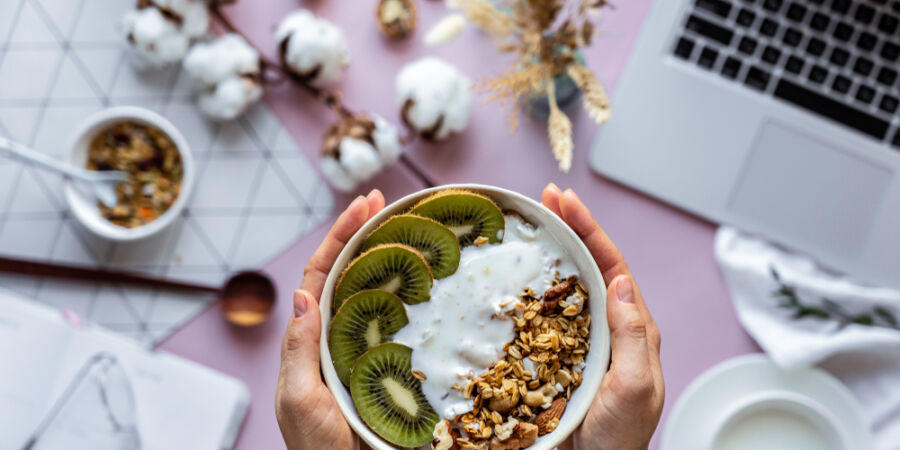 Zdravá kuchyně pro mozek: Inspirace co jíst, když sedíte celý den u počítače