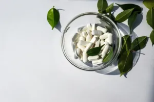 Některé potraviny z léků udělají „časovanou bombu“, jiné jim vezmou sílu: A většina lidí netuší, které to jsou