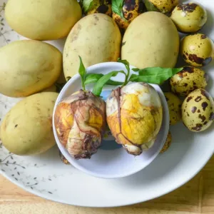 Balut: Embryo, které rozděluje svět i chuťové hranice. Na Filipínách z něj vznikla pouliční ikona