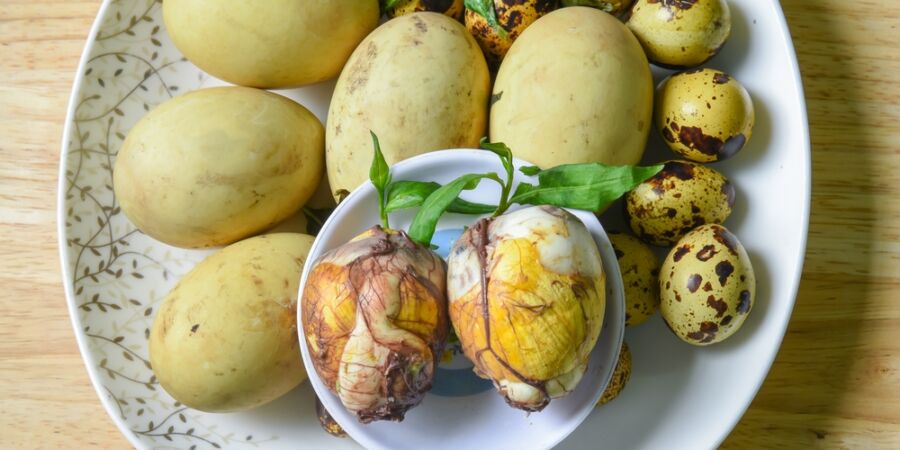 Balut: Embryo, které rozděluje svět i chuťové hranice. Na Filipínách z něj vznikla pouliční ikona